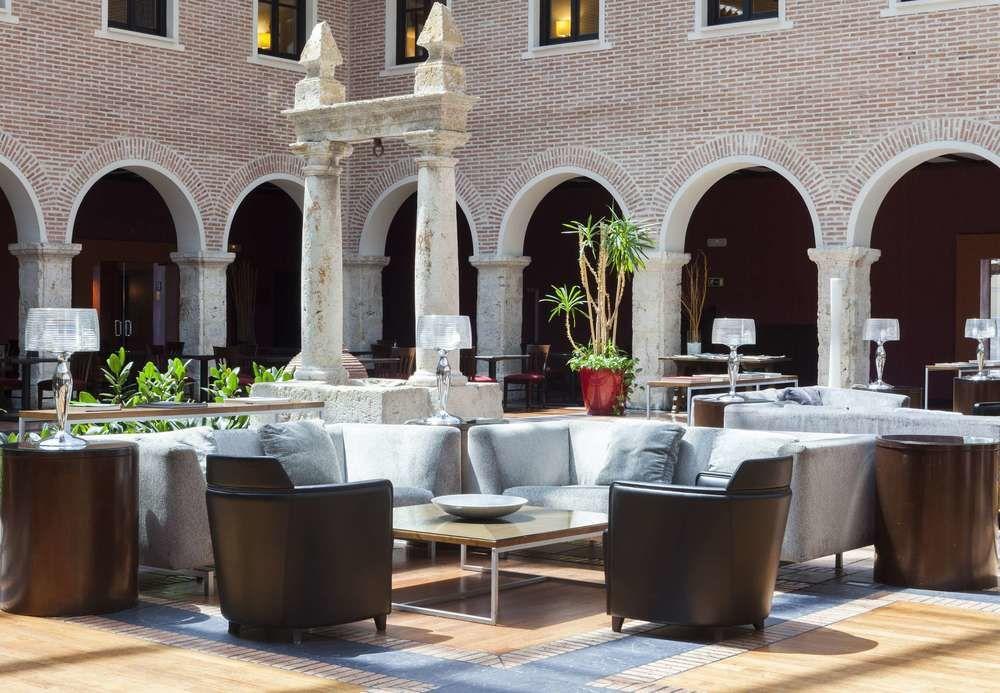 Ac Hotel Palacio De Santa Ana By Marriott Вальядолид Экстерьер фото The hotel's lobby