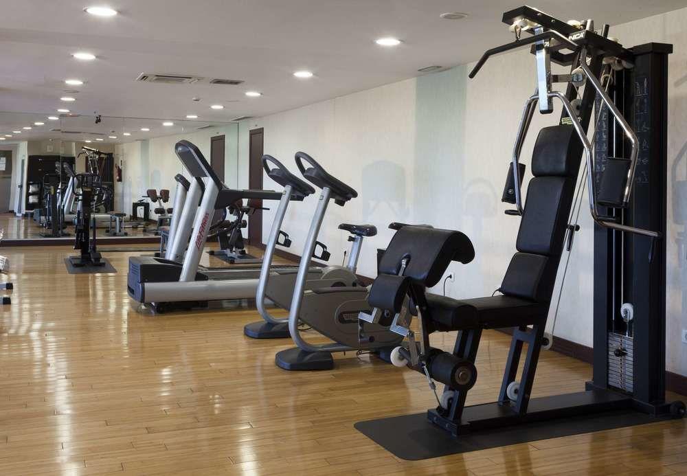 Ac Hotel Palacio De Santa Ana By Marriott Вальядолид Экстерьер фото A gym in a hotel