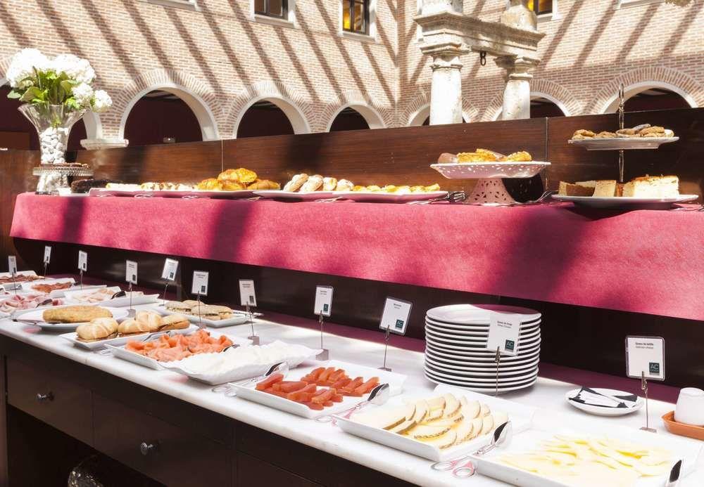 Ac Hotel Palacio De Santa Ana By Marriott Вальядолид Экстерьер фото A buffet at a hotel
