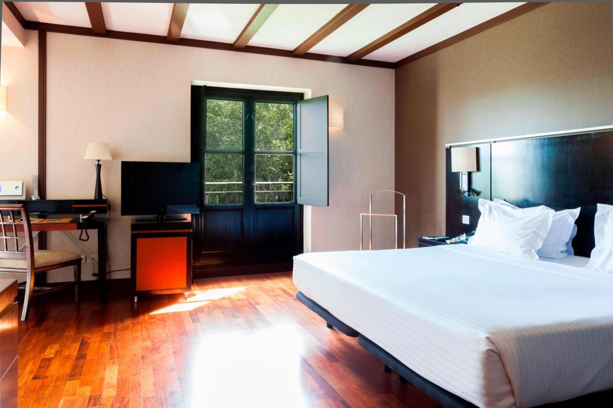 Ac Hotel Palacio De Santa Ana By Marriott Вальядолид Экстерьер фото A room at the hotel